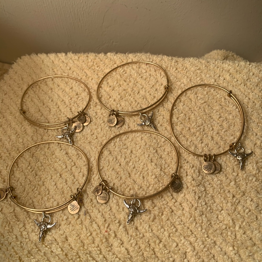 Bracelets - Picture 3 of 5
